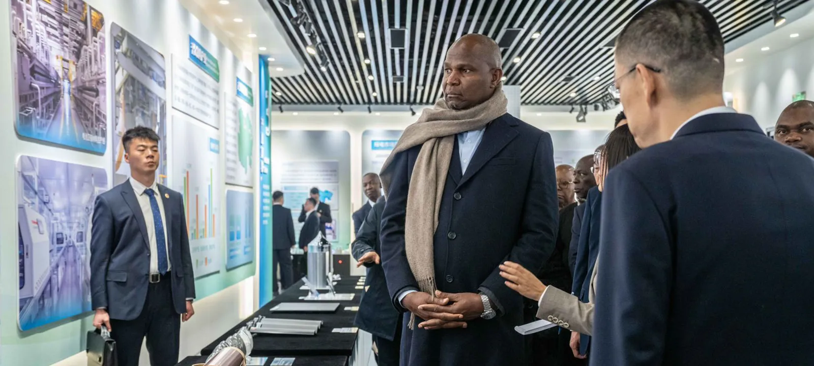 PR destaca potencial de empresas chinesas para controlo de cheias e expansão energética no país